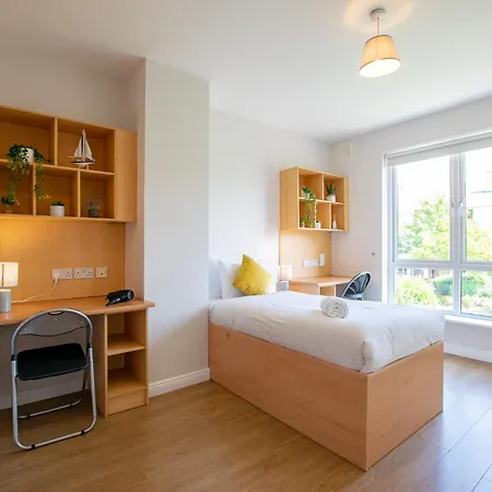 66 - Large Townhouse By Shortstays Ferienhaus Galway