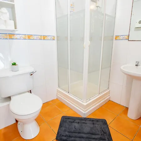 66 - Large Townhouse By Shortstays Ferienhaus *