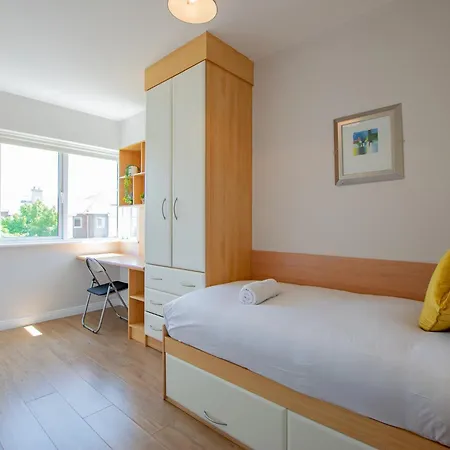 Ferienhaus 66 - Large Townhouse By Shortstays