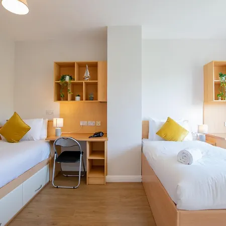 66 - Large Townhouse By Shortstays 펜션 *