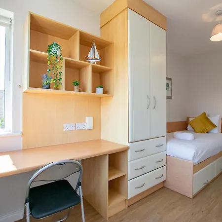 66 - Large Townhouse By Shortstays 펜션 골웨이